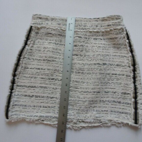 ZARA Basic Women's Tweed Mini Skirt Frayed With Stripe Detail Ecru Textured S - Picture 11 of 12